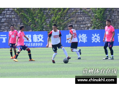 太阳集团888足球星光下的爱恋瞬间 球场之外的浪漫情缘全景揭秘